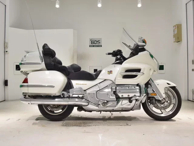 Honda GL1800 AIRBAG лот № 0140 оценка 4  с аукциона в Японии