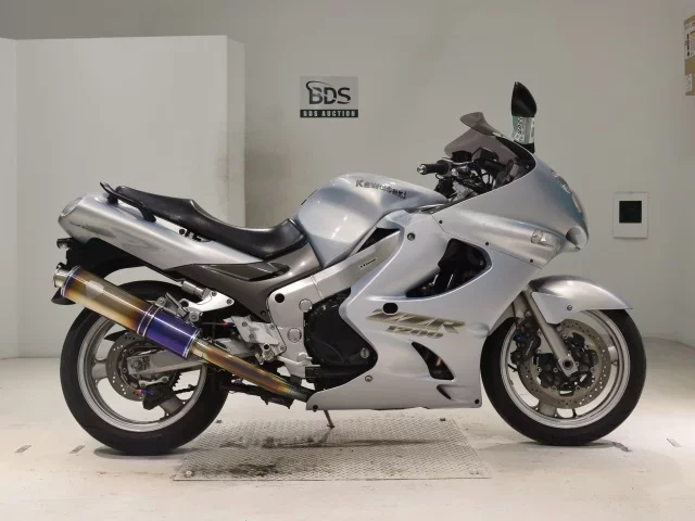 Kawasaki ZZR1200 лот № 0365 оценка 4  с аукциона в Японии