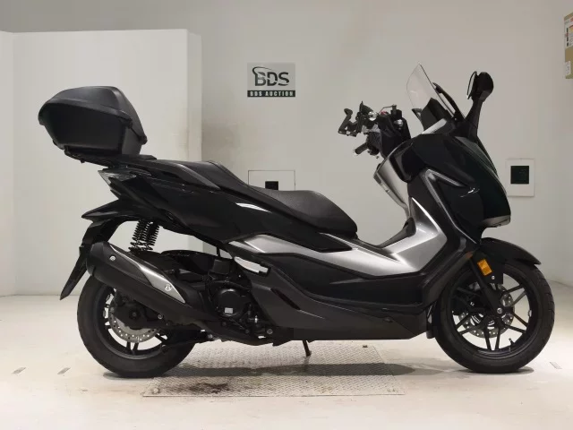 Honda FORZA -4 лот № 0156 оценка 5  с аукциона в Японии