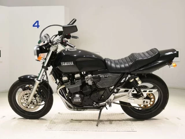 Yamaha XJR400