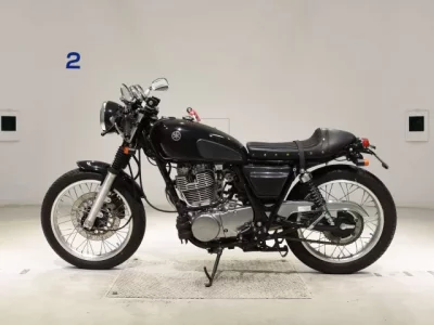 Yamaha SR400-5