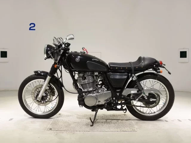 Yamaha SR400-5