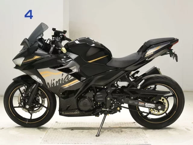 Kawasaki NINJA400-2
