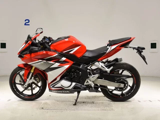 Honda CBR250RR-2