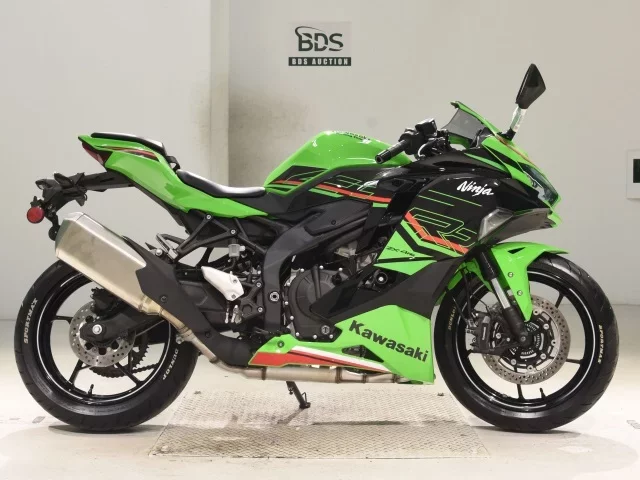 Kawasaki ZX-4RR лот № 0115 оценка 4  с аукциона в Японии