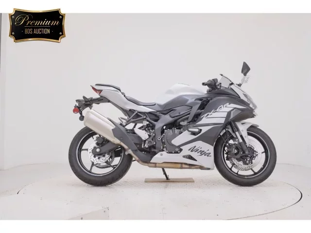 Kawasaki ZX-4R SE лот № 2518 оценка 6  с аукциона в Японии