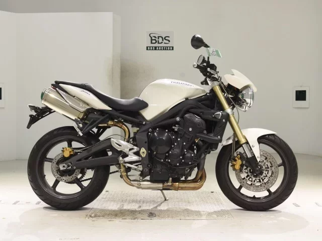 Triumph  STREET TRIPLE лот № 5378 оценка 4  с аукциона в Японии