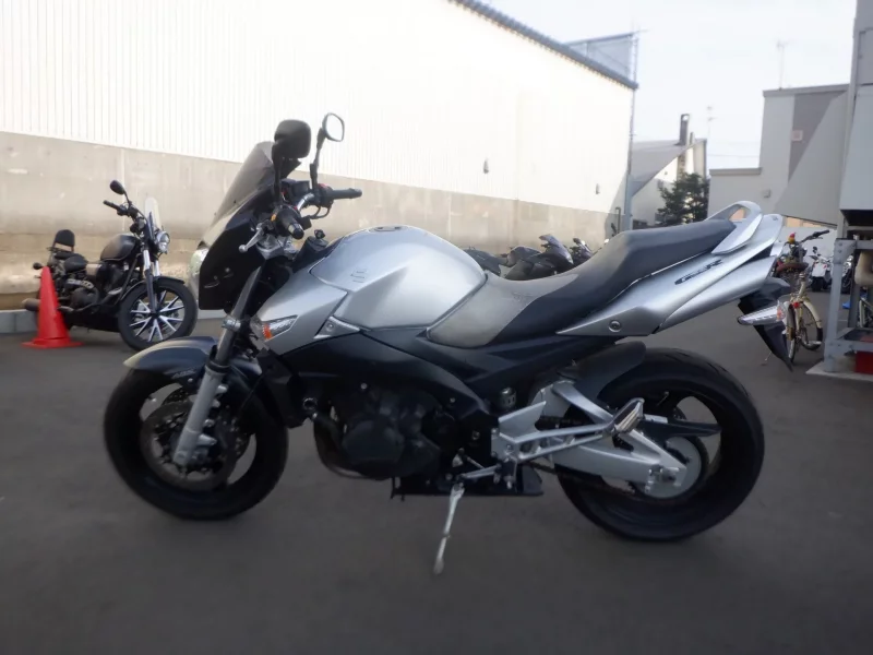 Suzuki GSR400