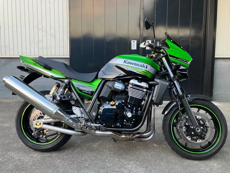 Kawasaki ZRX1200 DAEG лот № 02048 оценка 5  с аукциона в Японии