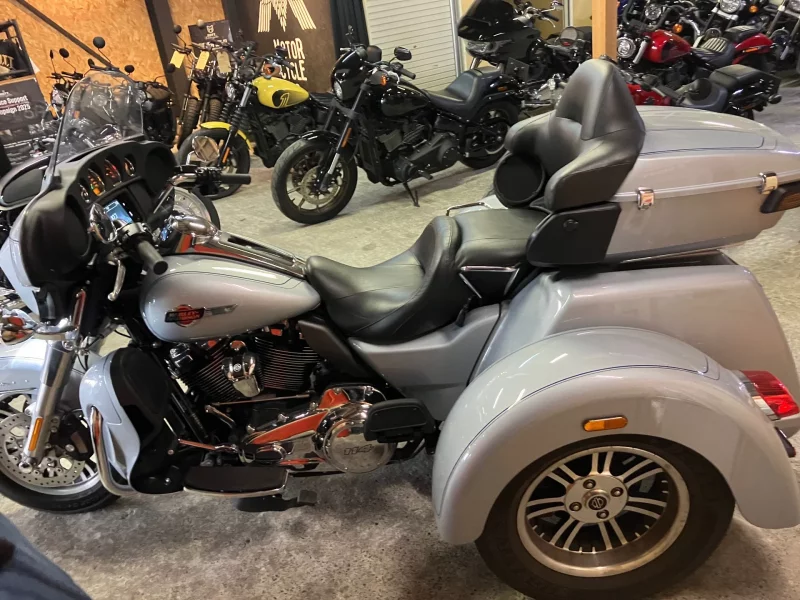 Harley-Davidson HARLEY FLHTCU