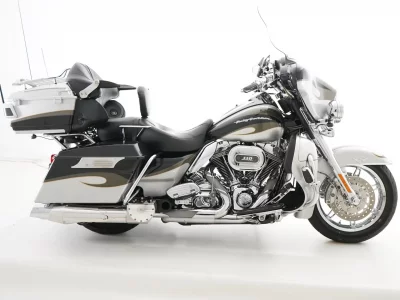 Harley-Davidson HARLEY FLHTCUSE1800CVO