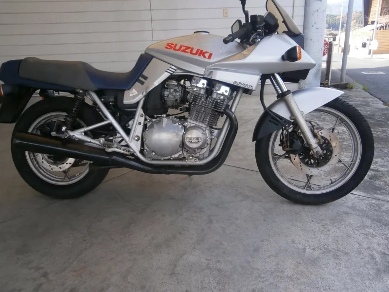 Suzuki GSX1100S KATANA