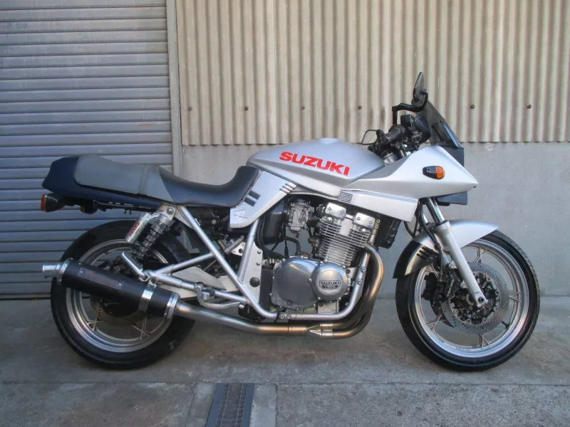 Suzuki GSX400S KATANA лот № 00204 оценка 4  с аукциона в Японии