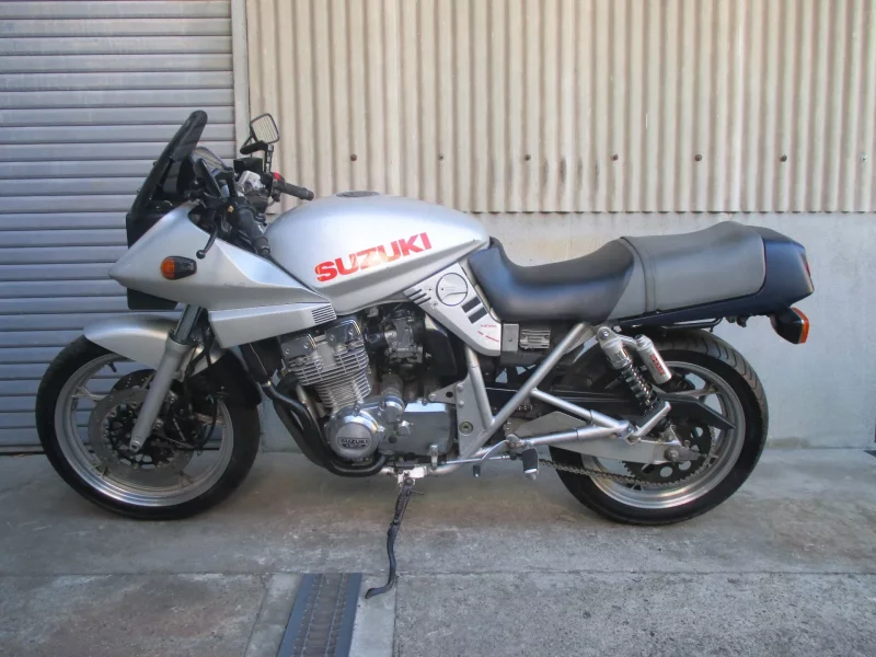 Suzuki GSX400S KATANA