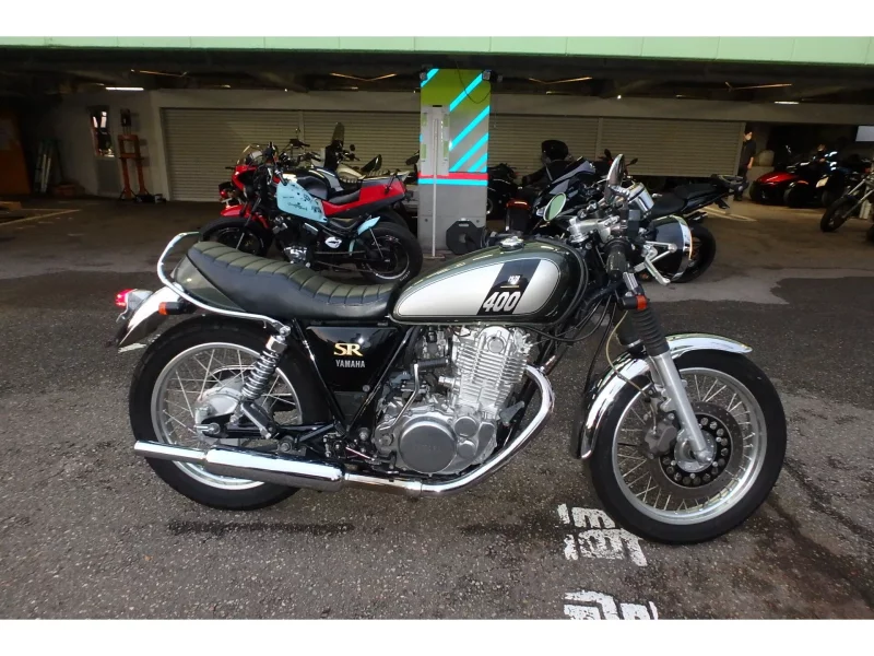 Yamaha SR400-1 лот № 02197 оценка 4  с аукциона в Японии