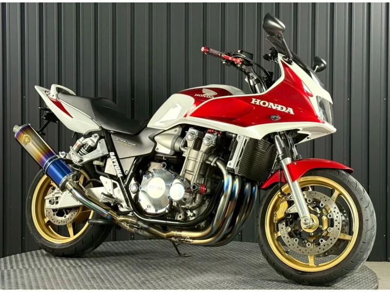 Honda CB1300SF BOLDOR лот № 00270 оценка 4  с аукциона в Японии