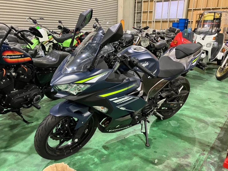 Kawasaki Ninja 400 KRT ED лот № 04443 оценка 5  с аукциона в Японии