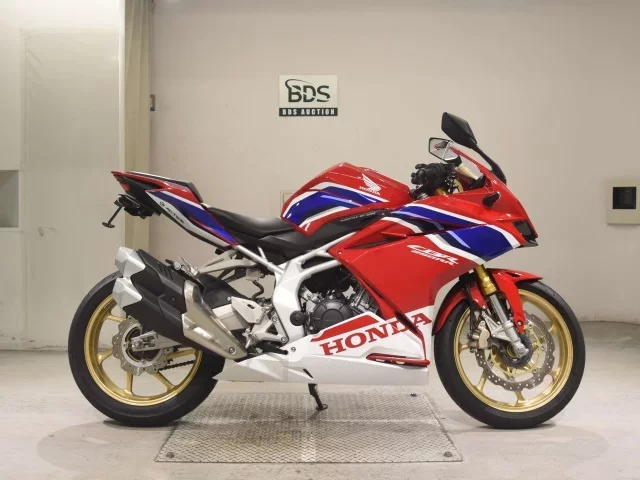 Honda CBR250RR-2A лот № 7572 оценка 5  с аукциона в Японии