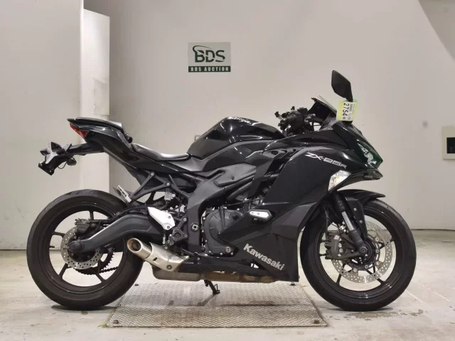 Kawasaki ZX-25R лот № 2754 оценка 4  с аукциона в Японии
