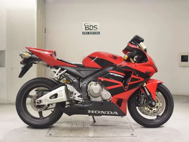 Honda CBR600RR лот № 7635 оценка 4  с аукциона в Японии