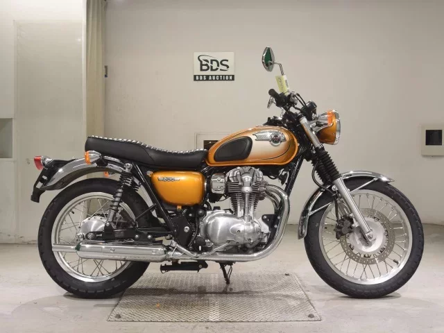 Kawasaki W800 лот № 7718 оценка 5  с аукциона в Японии