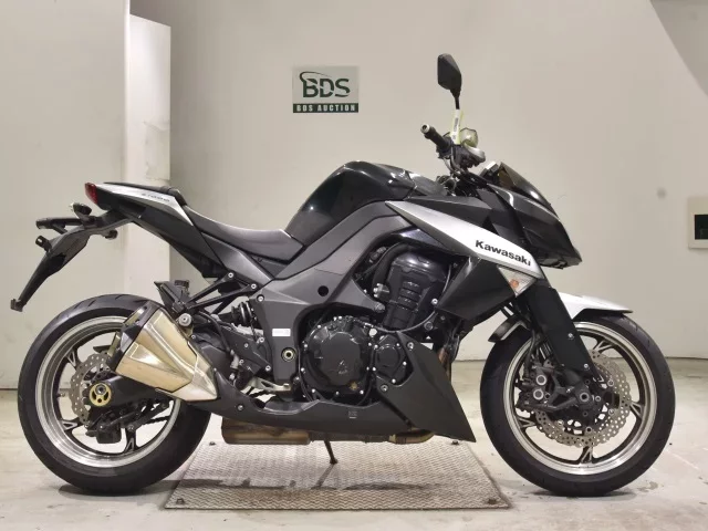Kawasaki Z1000-4 лот № 2646 оценка 4  с аукциона в Японии