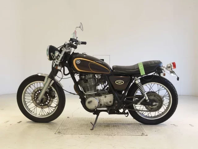 Yamaha SR400-3