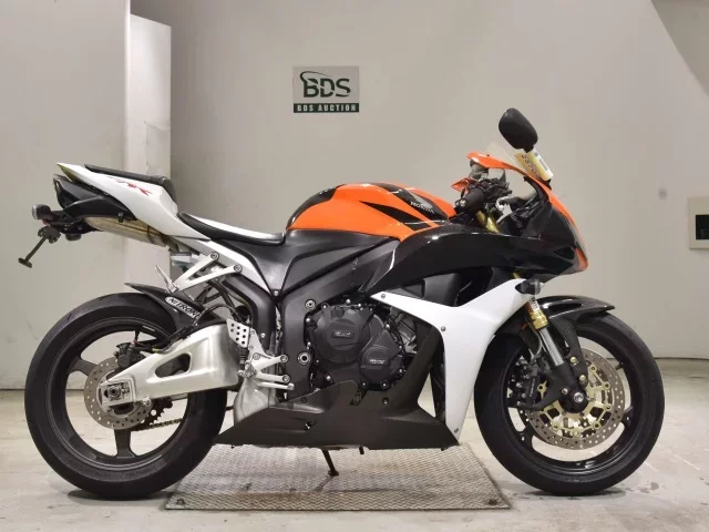 Honda CBR600RR лот № 2570 оценка 5  с аукциона в Японии