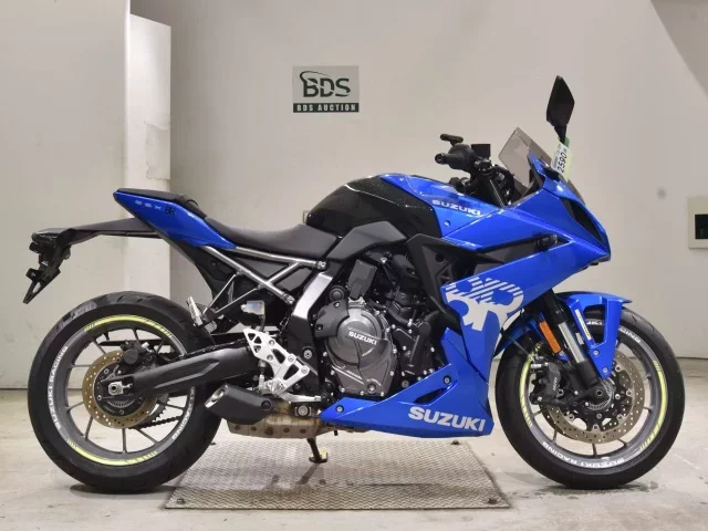Suzuki GSX-8R лот № 2590 оценка 8  с аукциона в Японии