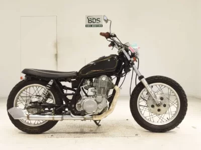 Yamaha SR400-2