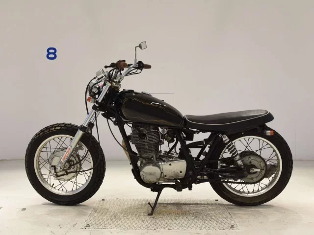 Yamaha SR400-2