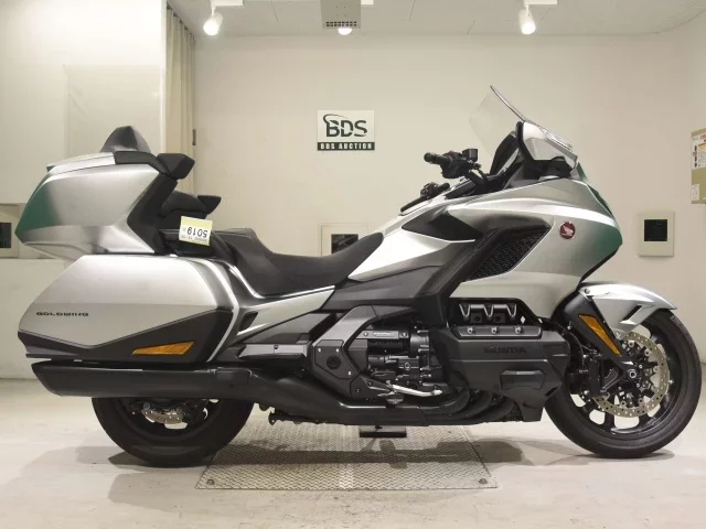 Honda GL1800 TOUR D лот № 5019 оценка 7  с аукциона в Японии