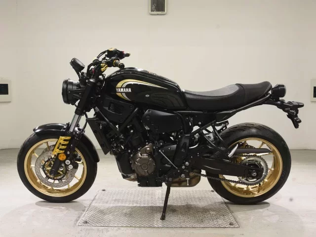 Yamaha XSR700-2