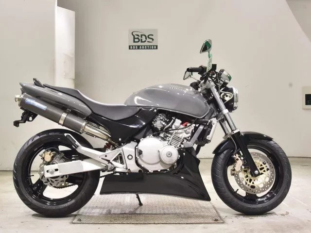 Honda HORNET250 лот № 2607 оценка 4  с аукциона в Японии