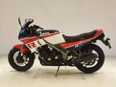 Yamaha FZ750