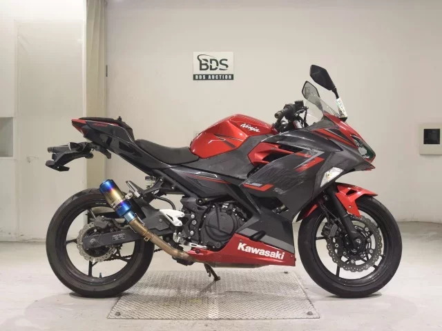 Kawasaki NINJA400-2 лот № 7566 оценка 4  с аукциона в Японии