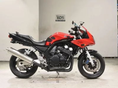 Yamaha FZS600 FEATHER