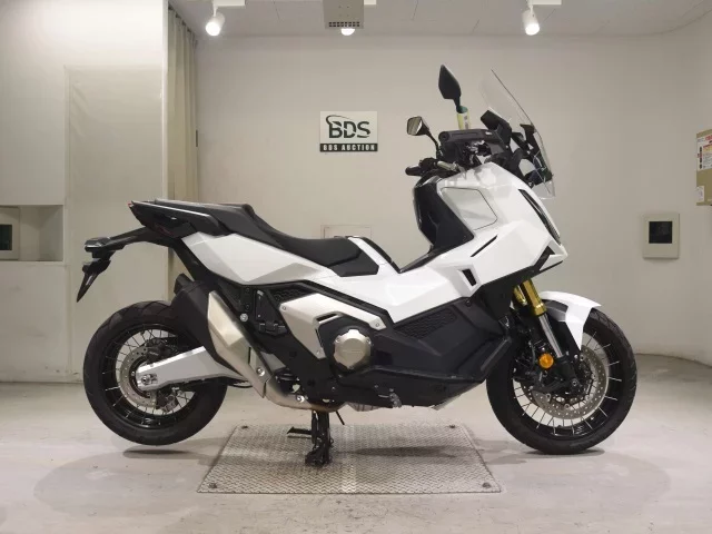 Honda X-ADV750-2 лот № 7683 оценка 7  с аукциона в Японии