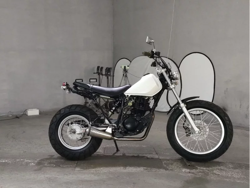 Yamaha TW225 лот № 1022 оценка 4  с аукциона в Японии