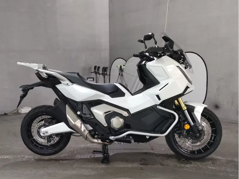 Honda X-ADV лот № 8057 оценка 6  с аукциона в Японии