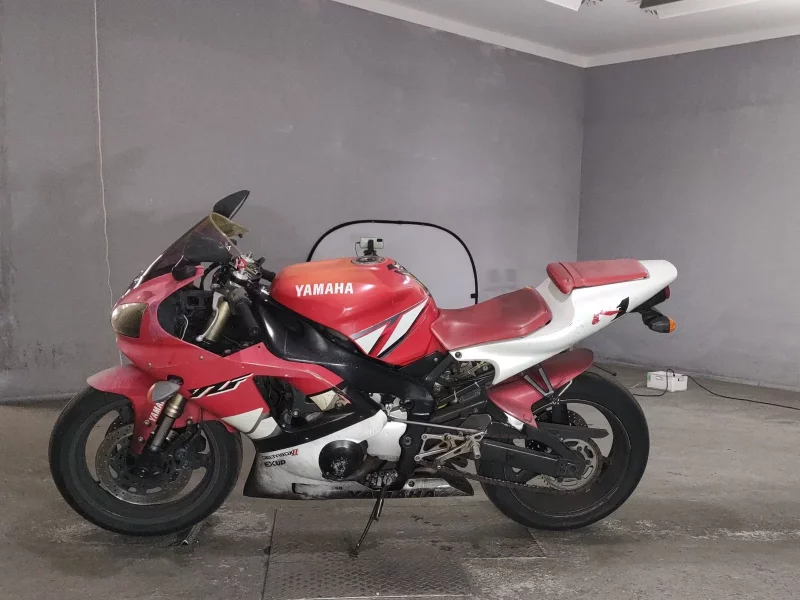 Yamaha YZF-R1