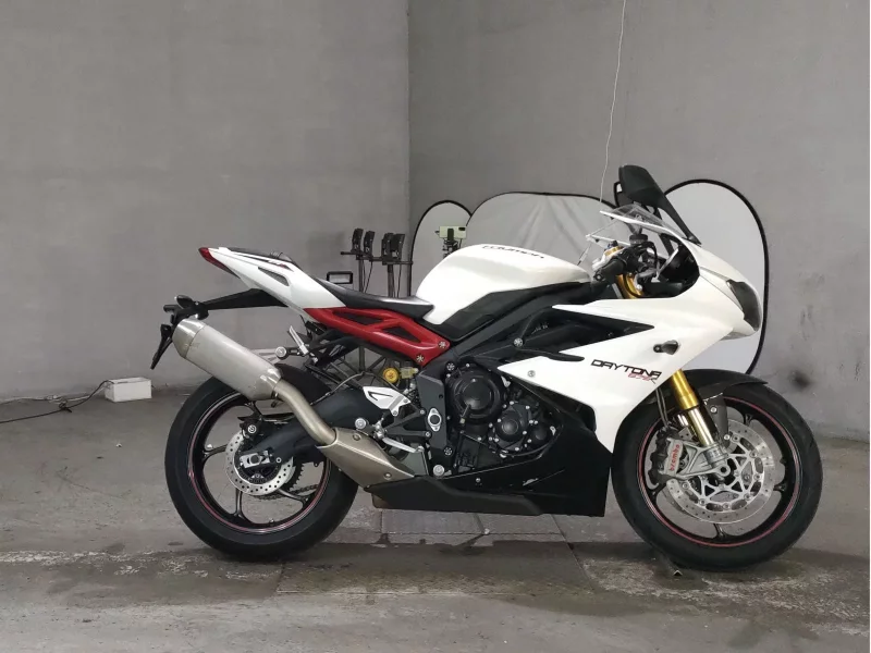 Triumph  DAYTONA675R лот № 7184 оценка 4.5  с аукциона в Японии