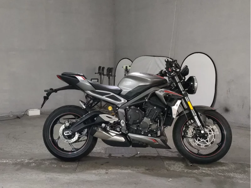 Triumph  STREET TRIPLE RS лот № 8200 оценка 4  с аукциона в Японии