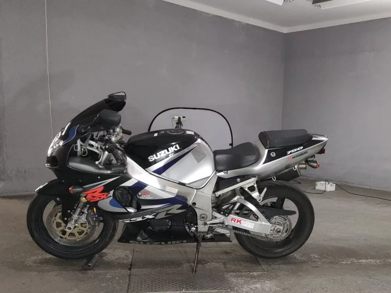 Suzuki GSX-R750