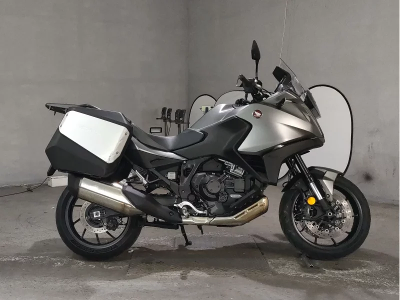 Honda NT1100 лот № 8338 оценка 4  с аукциона в Японии