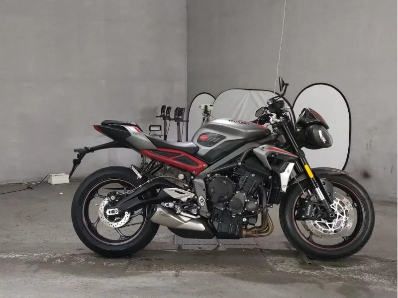 Triumph  STREET TRIPLE R лот № 7626 оценка 4  с аукциона в Японии