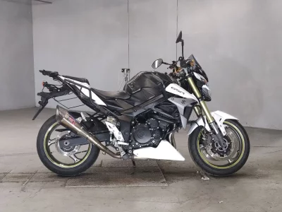 Suzuki GSR750  с аукциона в Японии