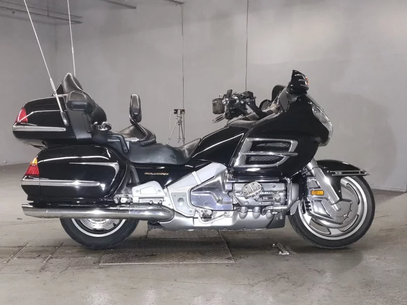 Honda GL1800 лот № 5633 оценка 4  с аукциона в Японии