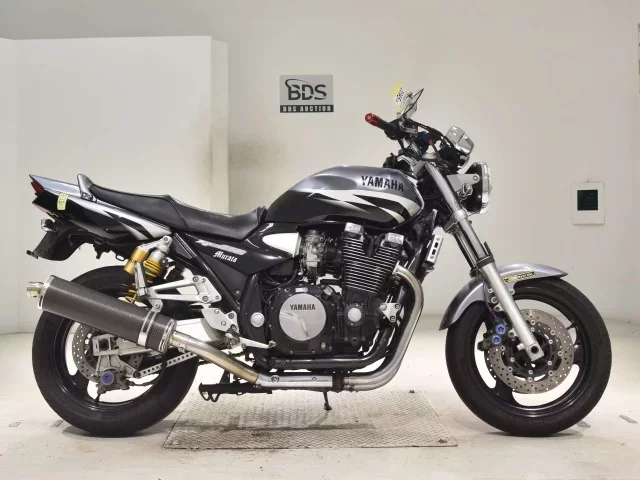 Yamaha XJR1300 лот № 2895 оценка 4  с аукциона в Японии