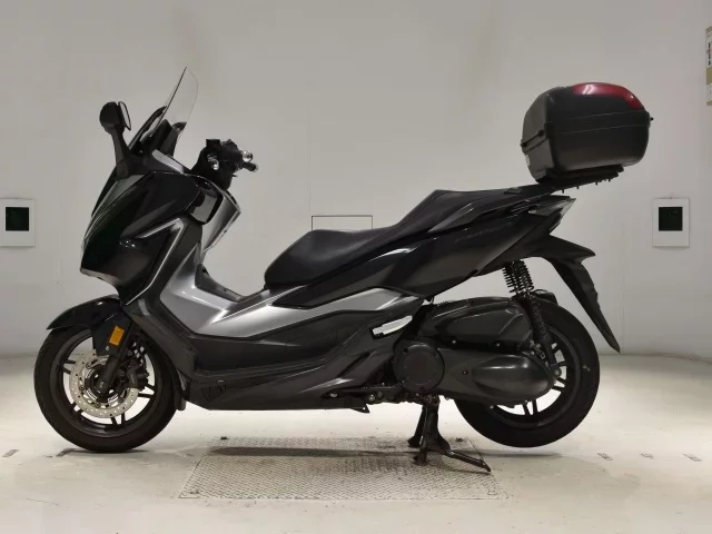 Honda FORZA -4